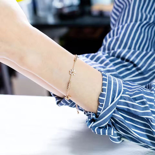 Lokaer Titanium Steel Rose Gold Plated Small Fresh Daisy Charm Bracelet Female Jewelry Trendy Chain & Link Bracelets B18196